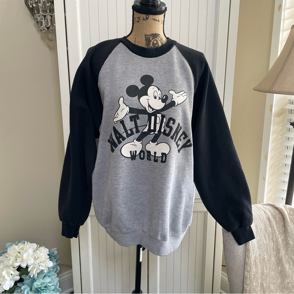 Vintage 1990's Disney Gray and Black Sweater Large